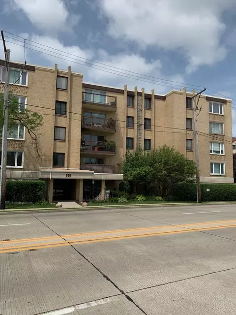 Other - 900 S River Rd #4A, Des Plaines, IL 60016 photo 1 of 3