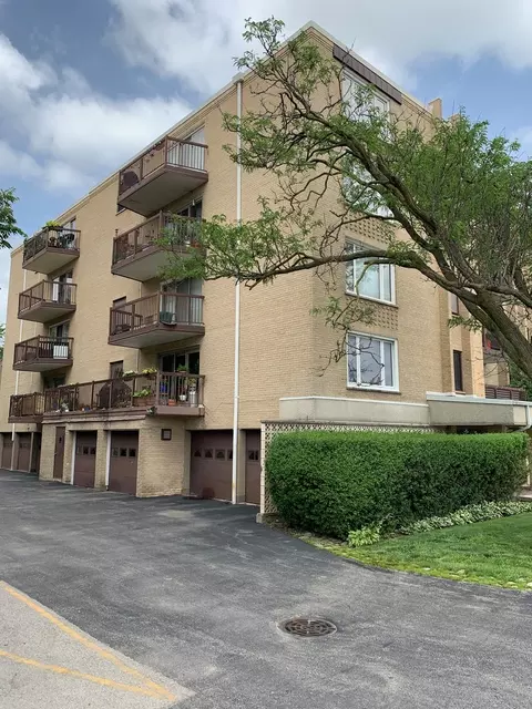 Other - 900 S River Rd #4A, Des Plaines, IL 60016 photo 2 of 3