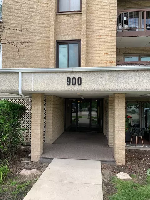 Exterior - 900 S River Rd #4A, Des Plaines, IL 60016 photo 2 of 5
