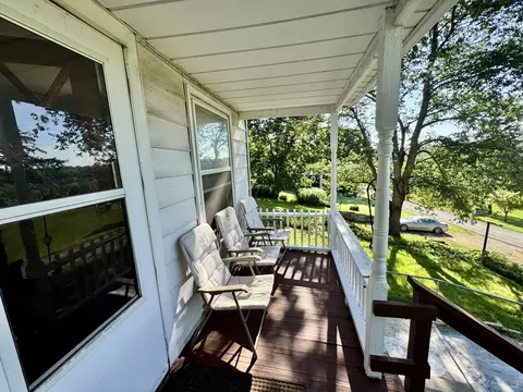 Exterior - 618 E Saint Paul St, Spring Valley, IL 61362 photo 4 of 7