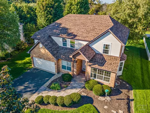 412 Reserve Dr, Crystal Lake, IL 60012
