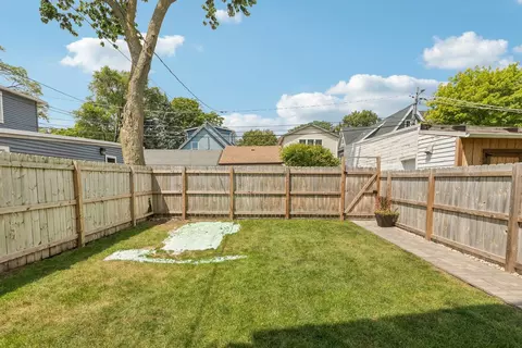 Exterior - 2012 Maple Ave, Evanston, IL 60201 photo 2 of 6