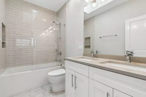 Bath - 2012 Maple Ave, Evanston, IL 60201 photo 5 of 8