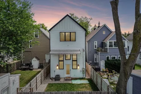 Exterior - 2012 Maple Ave, Evanston, IL 60201 photo 5 of 6