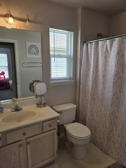 Bath - 2210 Henning Pl, Plainfield, IL 60586 photo 2 of 3