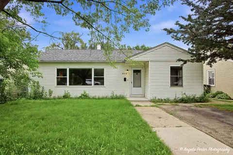 422 E Oak St, Mundelein, IL 60060