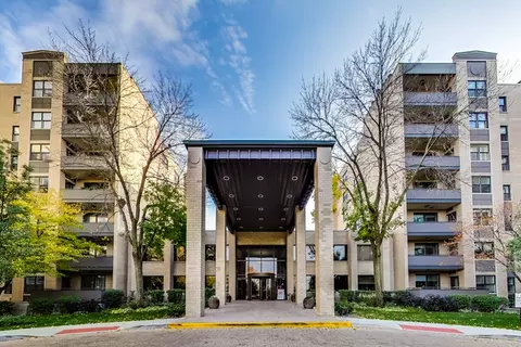 4545 W Touhy Ave #409E, Lincolnwood, IL 60712