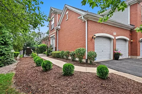4 Lakebreeze Ct, Lake Zurich, IL 60047