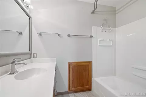 Bath - 708 E Coady Dr, Minooka, IL 60447 photo 3 of 4