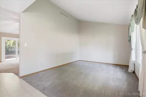 Living - 708 E Coady Dr, Minooka, IL 60447 photo 4 of 6