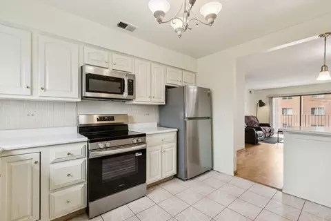 Kitchen - 702 Cobblestone Cir #D, Glenview, IL 60025 photo 1 of 4