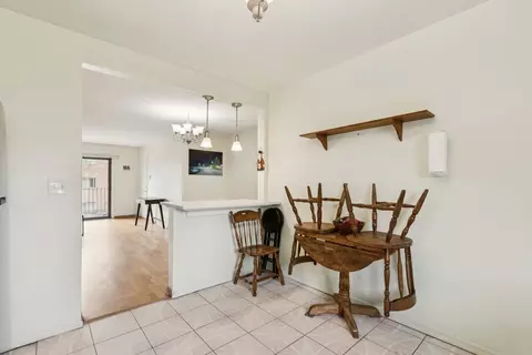 Dining - 702 Cobblestone Cir #D, Glenview, IL 60025 photo 1 of 1