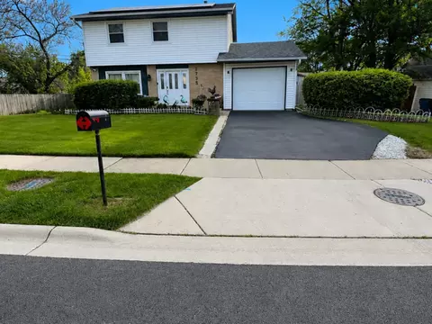 1738 Newport St, Glendale Heights, IL 60139