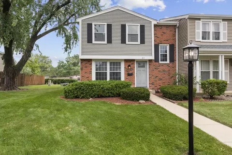 818 Lexington Cir, Hanover Park, IL 60133