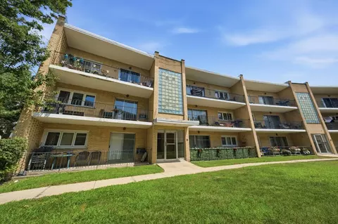 10332 S Pulaski Rd #107, Oak Lawn, IL 60453