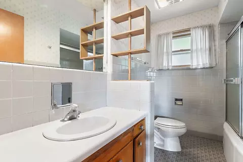 Bath - Undisclosed, Chicago, IL 60646 photo 2 of 2