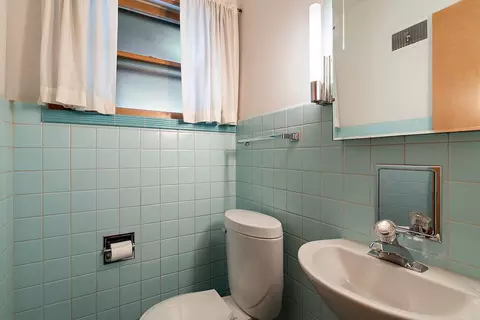 Bath - Undisclosed, Chicago, IL 60646 photo 1 of 2