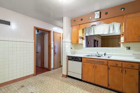 Kitchen - Undisclosed, Chicago, IL 60646 photo 2 of 2