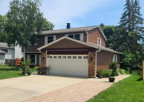 17515 W Winnebago Dr, Grayslake, IL 60030