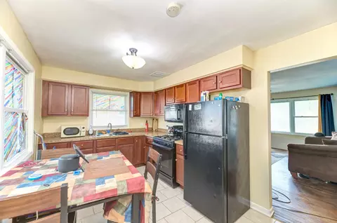 Kitchen - 16100 Circle Dr, Markham, IL 60428 photo 2 of 2