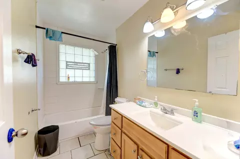 Bath - 16100 Circle Dr, Markham, IL 60428 photo 1 of 1