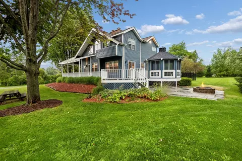 15 Winding Branch Rd, Hawthorn Woods, IL 60047