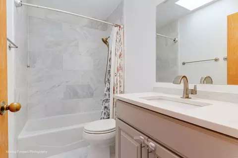 Bath - 614 S Laflin St #C, Chicago, IL 60607 photo 1 of 4