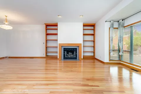 Living - 614 S Laflin St #C, Chicago, IL 60607 photo 3 of 5