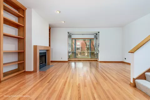 Living - 614 S Laflin St #C, Chicago, IL 60607 photo 4 of 5