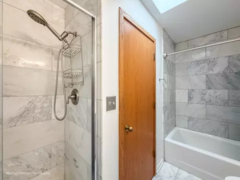Bath - 614 S Laflin St #C, Chicago, IL 60607 photo 3 of 4