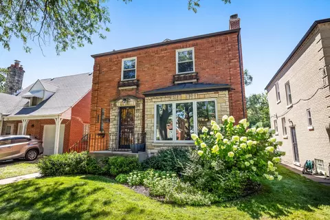 7730 S Paxton Ave, Chicago, IL 60649