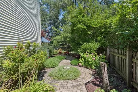Exterior - 964 Lakestone Ln, Aurora, IL 60504 photo 5 of 6