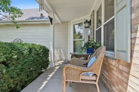 Exterior - 964 Lakestone Ln, Aurora, IL 60504 photo 2 of 6