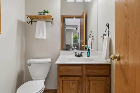 Bath - 964 Lakestone Ln, Aurora, IL 60504 photo 3 of 3