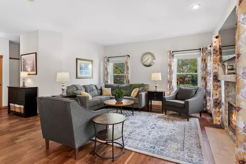 Living - 964 Lakestone Ln, Aurora, IL 60504 photo 2 of 4