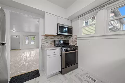 Entry Way - 1006 S 4th St, Aurora, IL 60505 photo 1 of 1