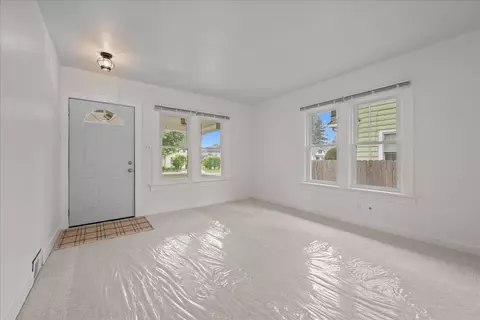 Living - 1006 S 4th St, Aurora, IL 60505 photo 2 of 5