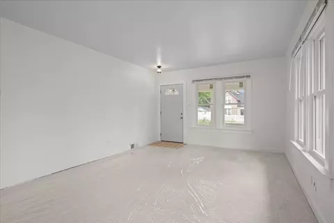 Living - 1006 S 4th St, Aurora, IL 60505 photo 3 of 5