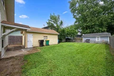 Exterior - 1006 S 4th St, Aurora, IL 60505 photo 4 of 5