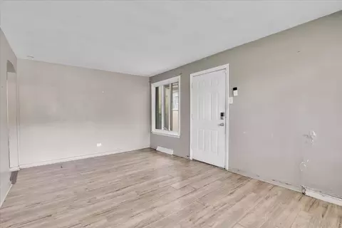 Living - 9302 S Rhodes Ave, Chicago, IL 60619 photo 4 of 5