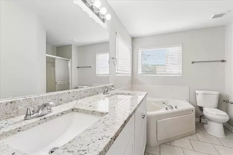 Bath - 1811 Prairie Ridge Dr, Plainfield, IL 60586 photo 1 of 2