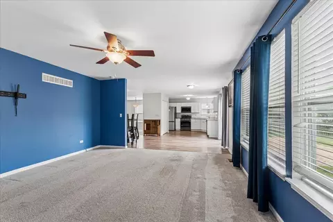 Living - 1811 Prairie Ridge Dr, Plainfield, IL 60586 photo 4 of 6