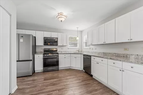 Kitchen - 1811 Prairie Ridge Dr, Plainfield, IL 60586 photo 3 of 4