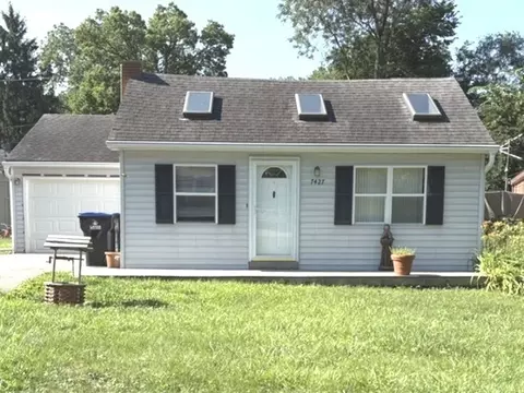 7427 Cedar Dr, Wonder Lake, IL 60097