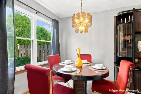 Dining - 931 Perry Dr, Algonquin, IL 60102 photo 3 of 5