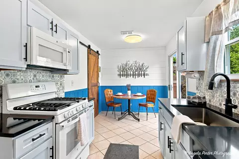 Kitchen - 931 Perry Dr, Algonquin, IL 60102 photo 1 of 4