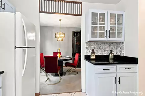 Kitchen - 931 Perry Dr, Algonquin, IL 60102 photo 4 of 4