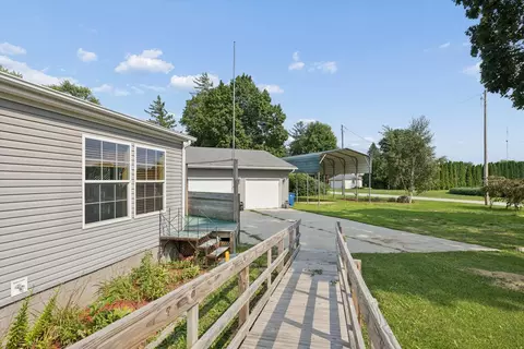 Exterior - 524 6th St, Andover, IL 61233 photo 6 of 13