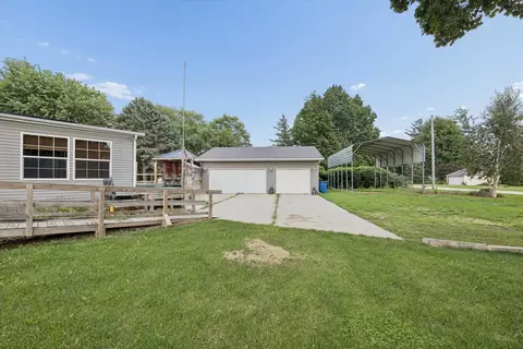 Exterior - 524 6th St, Andover, IL 61233 photo 4 of 13