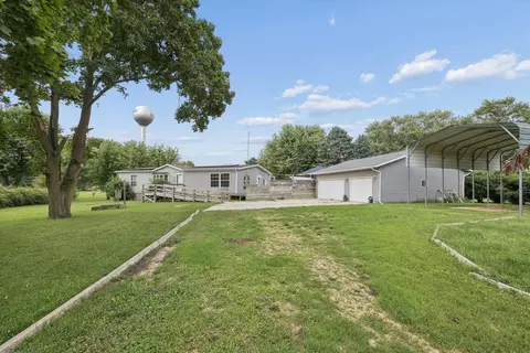 Exterior - 524 6th St, Andover, IL 61233 photo 2 of 13